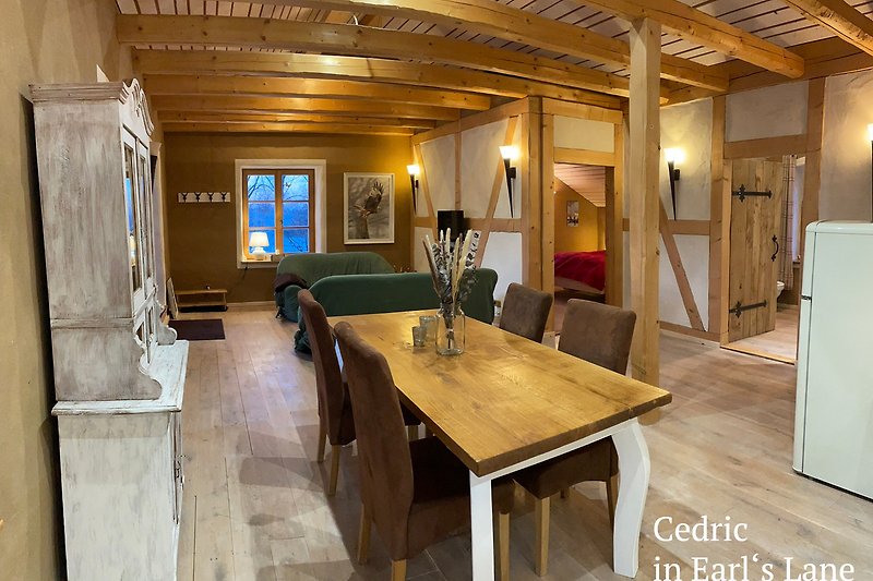 Rustikales Cottage mit gemütlicher Einrichtung in idyllischer Umgebung. Lehmfachwerk und Holz - außergewöhnlich