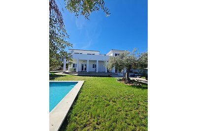 Ferienwohnung in neuer Villa mit Pool