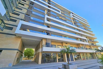 Rocha Prime Center Garage Flat