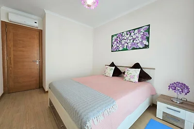 Rocha Prime Center Garage Flat