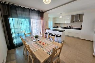 Rocha Prime Center Garage Flat