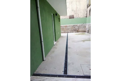 Ground Floor Terrace Flat by Porto