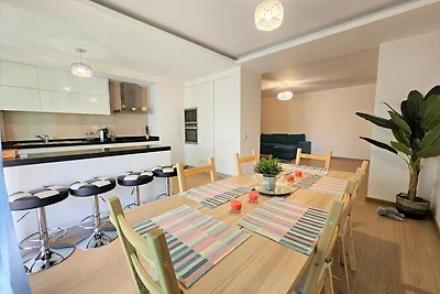 Rocha Prime Center Garage Flat