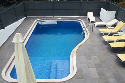 Marina Vila Apartment with Pool