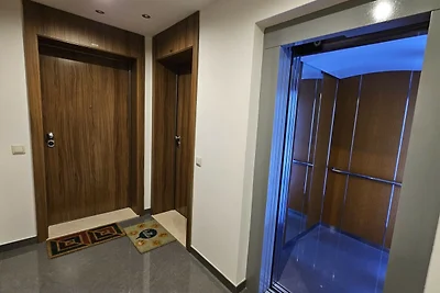 Rocha Prime Center Garage Flat