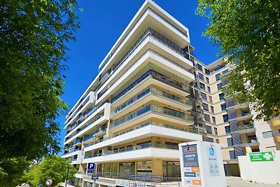 Rocha Prime Center Garage Flat