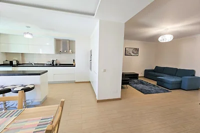 Rocha Prime Center Garage Flat