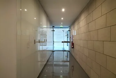 Rocha Prime Center Garage Flat