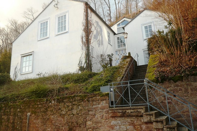 Ferienwohnung Haus Lucie, Außenansicht mit Treppenaufgang