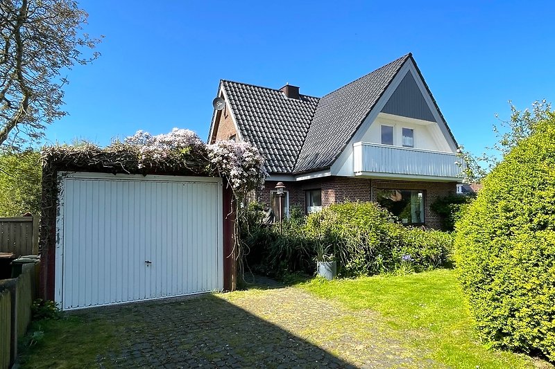 Nieblum/ Föhr: Freistehendes EFH mit Sauna, Garten und Terrasse.