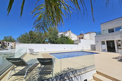 Traumhafte Villa für 8 Personen mit Pool und Bootsliegeplatz in Empuriabrava