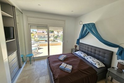 Traumhafte Villa für 8 Personen mit Pool und Bootsliegeplatz in Empuriabrava