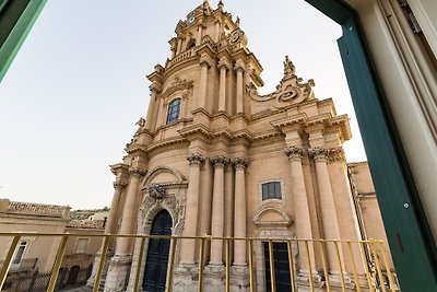 Enea, avec vue sur la cathédrale