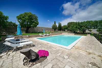 Scifazzo, typische villa mit pool