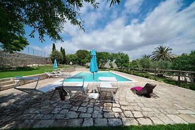 Scifazzo,typique villa avec piscine