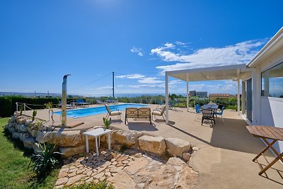 Hyblea, villa with swimming pool