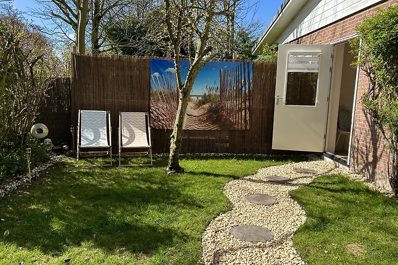 Eingang vom Studio mit grünen Garten, herrlich um zu entspannen…