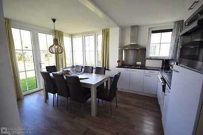VZ1073 Detached holiday home in...