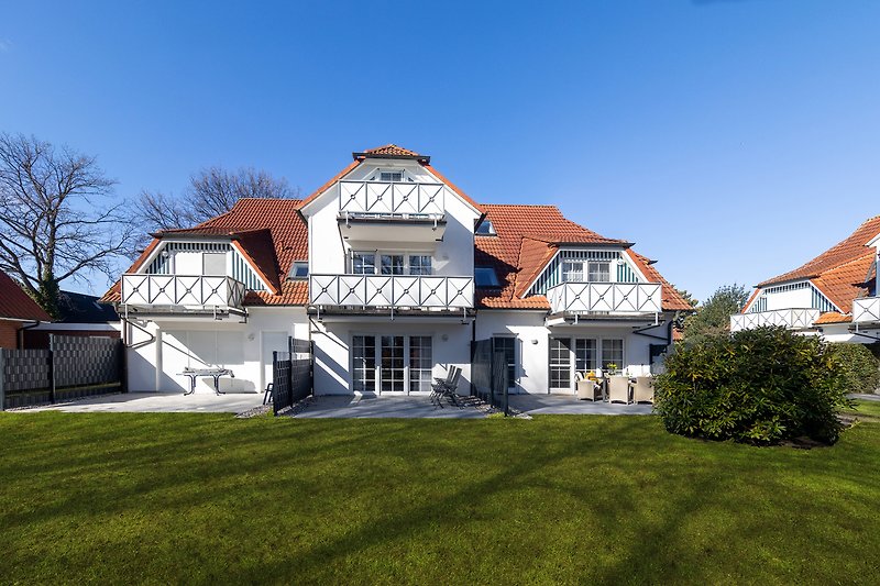 Charmantes Ferienhaus mit Süd Balkonen, großer Garten.