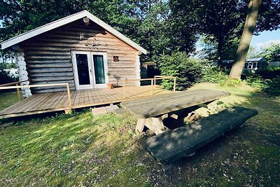 Gemütliches Baumstammhaus aus Holz