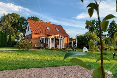 Storchenwiese, Haus in der Natur