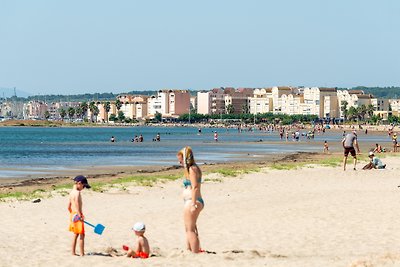 2 Schlafzimmer Wohnung mit Sonnenloggia, traumhafter Blick aufs Meer direkt am Strand, Anlage mit Pool, WI-FI kostenlos, Parkplatz