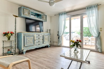 2 Schlafzimmer Wohnung mit Sonnenloggia, traumhafter Blick aufs Meer direkt am Strand, Anlage mit Pool, WI-FI kostenlos, Parkplatz