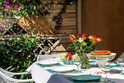 2 Schlafzimmer Wohnung mit Sonnenloggia, traumhafter Blick aufs Meer direkt am Strand, Anlage mit Pool, WI-FI kostenlos, Parkplatz