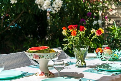 2 Schlafzimmer Wohnung mit Sonnenloggia, traumhafter Blick aufs Meer direkt am Strand, Anlage mit Pool, WI-FI kostenlos, Parkplatz