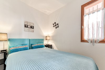 Ferienohnung mit Sonnenterrasse, traumhafter Blick aufs Meer direkt am Strand, bis 4 Pers., Anlage mit Pool, WI-FI kostenlos, Parkplatz