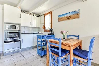 Ferienohnung mit Sonnenterrasse, traumhafter Blick aufs Meer direkt am Strand, bis 4 Pers., Anlage mit Pool, WI-FI kostenlos, Parkplatz