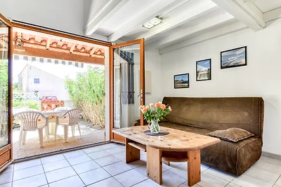 Ferienohnung mit Sonnenterrasse, traumhafter Blick aufs Meer direkt am Strand, bis 4 Pers., Anlage mit Pool, WI-FI kostenlos, Parkplatz