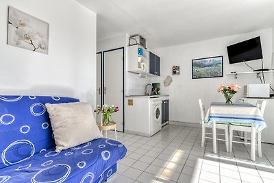 Ferienohnung mit Sonnenterrasse, traumhafter Blick aufs Meer direkt am Strand, bis 4 Pers., Anlage mit Pool, WI-FI kostenlos, Parkplatz