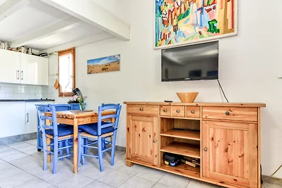 Ferienohnung mit Sonnenterrasse, traumhafter Blick aufs Meer direkt am Strand, bis 4 Pers., Anlage mit Pool, WI-FI kostenlos, Parkplatz