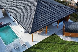 TRAUMHAFTES FERIENDOMIZIL - ERHOLUNG UND WELLNESS PUR!