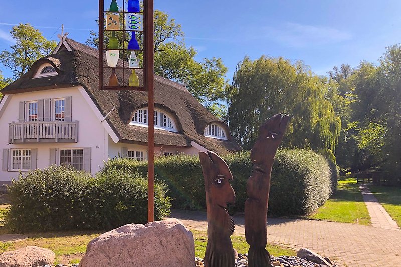 Romantisches reetgedeckes Landhaus Seerose.