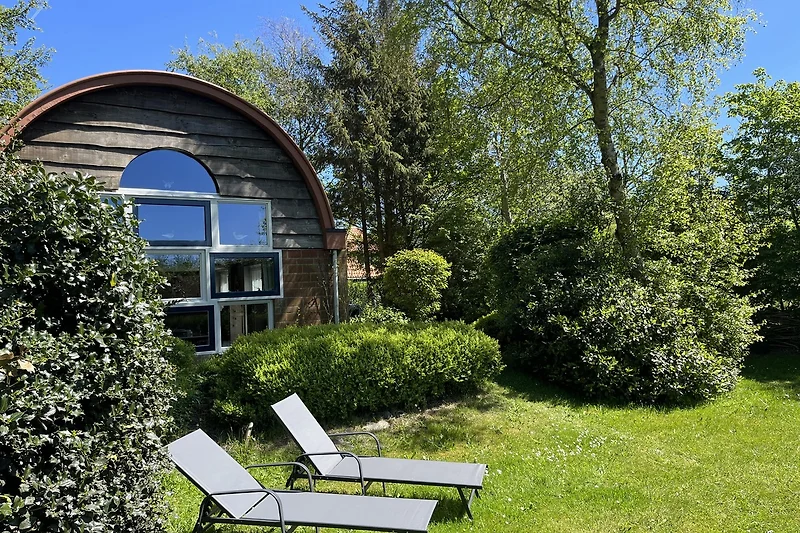 Ruime tuin met veel privacy op het zuid/westen
