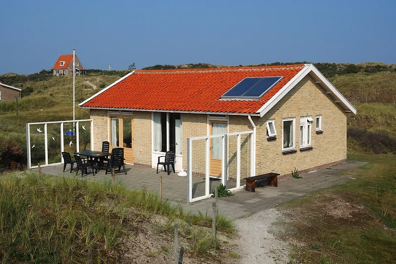 Fijn vakantiehuis met groot terras op het zuiden en midden in het duingebied van Midsland aan Zee