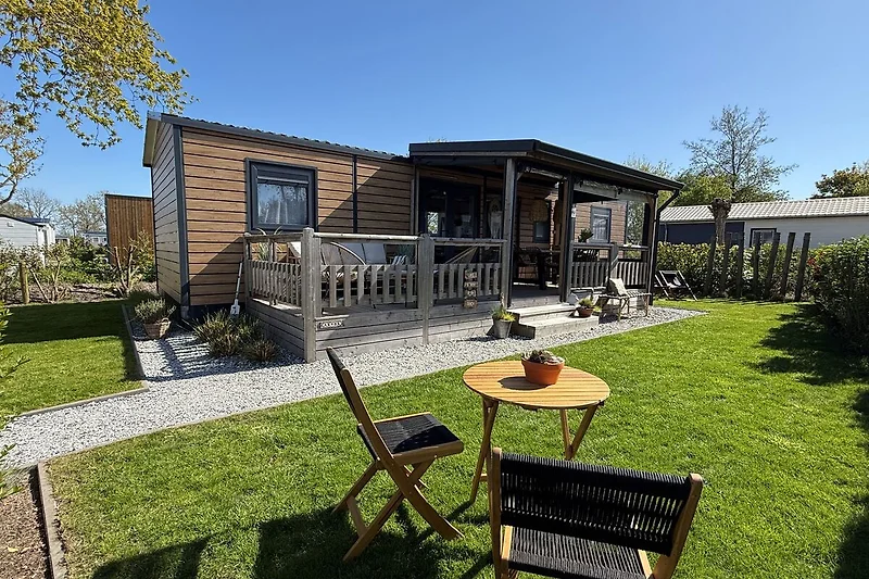 Chalet mit teilüberdachter Terrasse