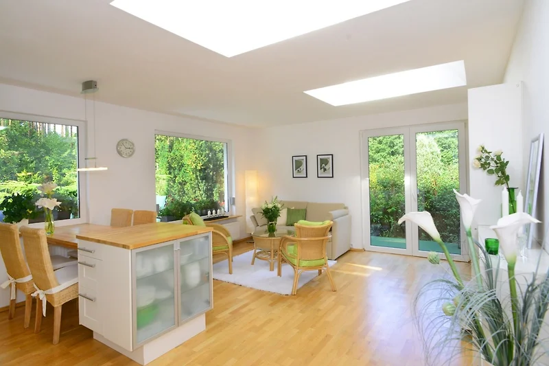 Helles Wohnzimmer im Grünen