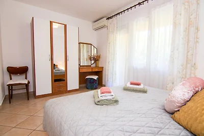 Apple apartment