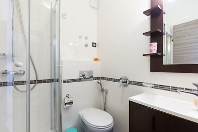 Red apartment 70 m from the beach