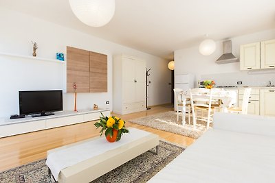 Golden apartment 70 from the beach