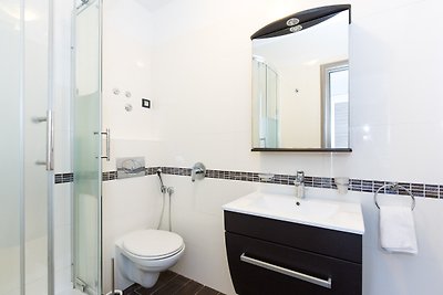 Red apartment 70 m from the beach