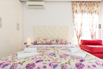 Red apartment 70 m from the beach