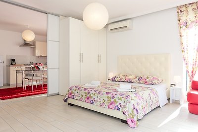 Red apartment 70 m from the beach