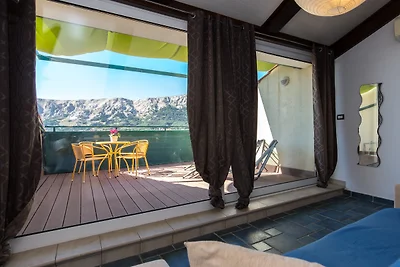 Blue apartment 70 m from beach