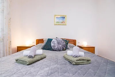 Apple apartment