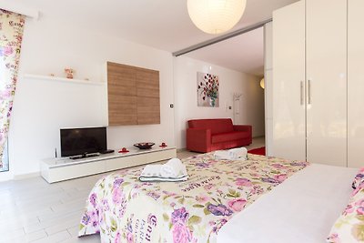 Red apartment 70 m from the beach