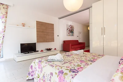 Red apartment 70 m from the beach